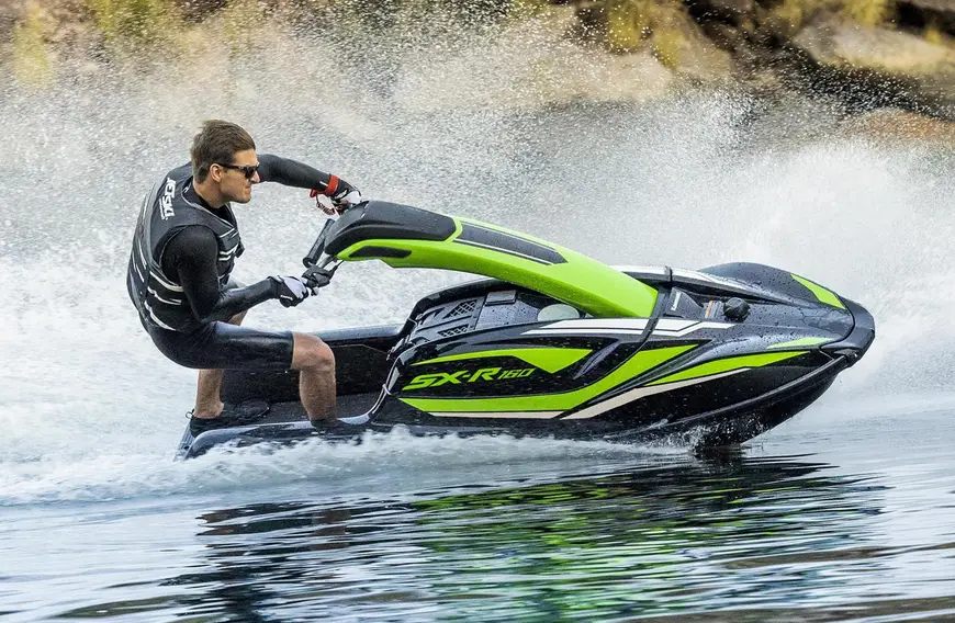 Moto de Agua vs. Jet Ski: ¿Cuál es la Mejor Opción para Ti?